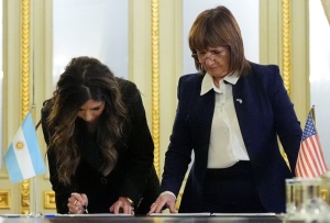 Aseguran en Estados Unidos que el Departamento de Estado paus&oacute; el acuerdo para que los argentinos puedan viajar sin visa