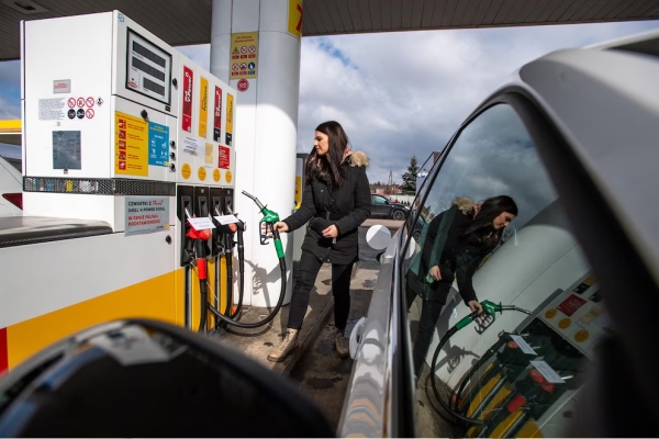 La venta de combustibles subi&oacute; tras siete meses en rojo, pero la nafta todav&iacute;a no da se&ntilde;ales de recuperaci&oacute;n