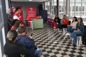 Cruz Roja capacit&oacute; sobre uso de desfibrilador en Deportes