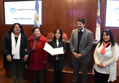 Legislatura reconoci&oacute; a estudiante Guadalupe Sosa