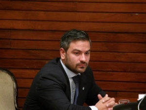 Diputados justicialistas quieren interpelar al Ministro Meyer