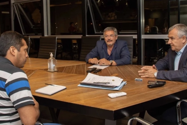 El Gobernador dialog&oacute; con los representantes de los sindicatos azucareros de La Esperanza y Ledesma