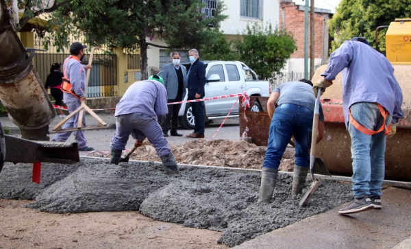 Contin&uacute;a el "pavimento mixto" en Los Perales