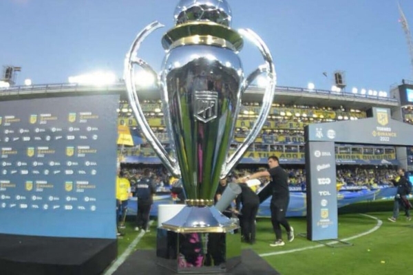 Estudiantes vs Newell&rsquo;s y Rosario Central vs Gimnasia: a qu&eacute; hora juegan, TV y formaciones