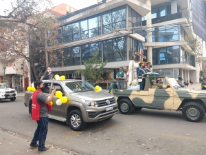 Devoci&oacute;n responsable en la procesi&oacute;n del Sant&iacute;simo Salvador