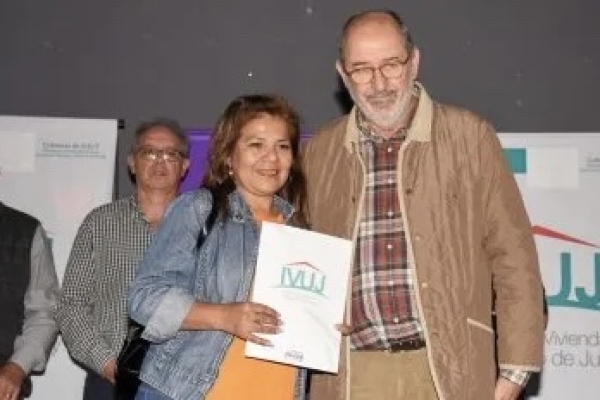 Entregaron 671 resoluciones de adjudicaci&oacute;n a familias del barrio Tupac Amaru