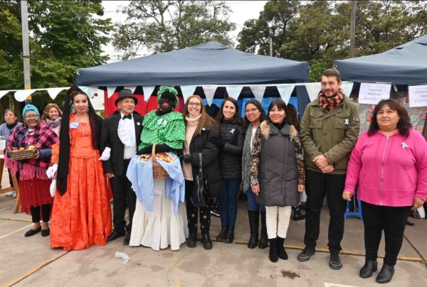Adultos Mayores compartieron un c&aacute;lido desayuno patrio