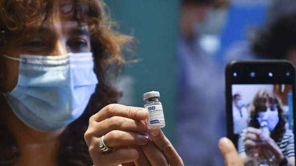 Es eficaz la combinaci&oacute;n de Sputnik V y AstraZeneca