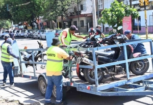 &ldquo;Sin Casco No Ingres&aacute;s&rdquo; se extiende con operativos m&oacute;viles en los barrios