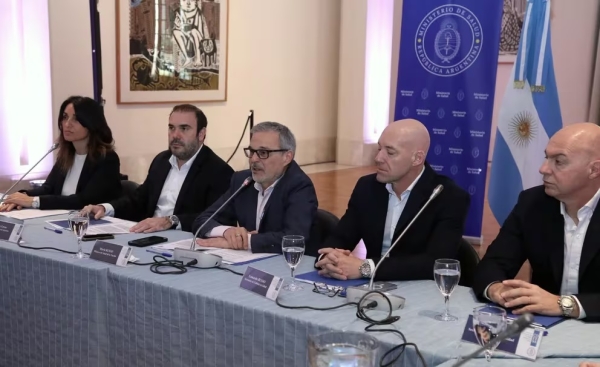 Dengue, vacunaci&oacute;n y donaci&oacute;n: que dej&oacute; la reuni&oacute;n de los ministros de Salud de todo el pa&iacute;s
