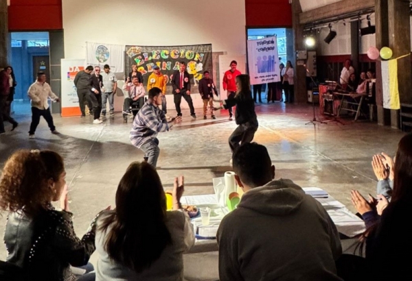 Fundaci&oacute;n Contenidos.  "Elecci&oacute;n Reina y Chico 10"