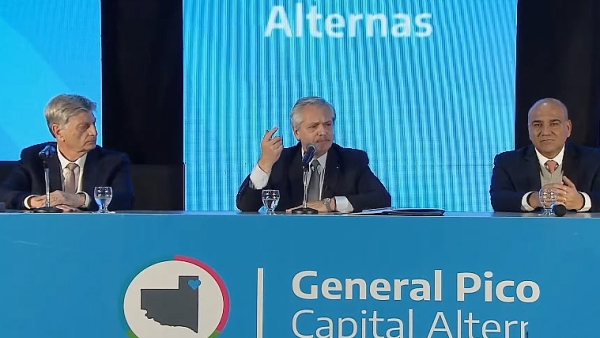 Fern&aacute;ndez: "Nadie es due&ntilde;o del gobierno, el gobierno es del pueblo"
