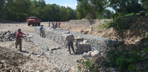 Obras h&iacute;dricas en valles, ramal y quebrada