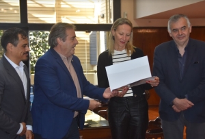 Bernis y Omar Guti&eacute;rrez recibieron a representantes de agencias de salud internacionales