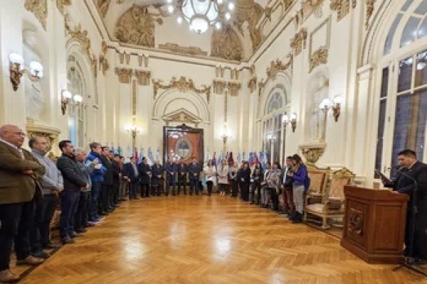 Locutores recordaron su d&iacute;a en Casa de Gobierno
