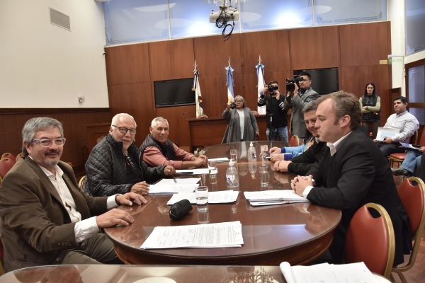 Despacho favorable para la creaci&oacute;n de la universidad provincial de trabajo
