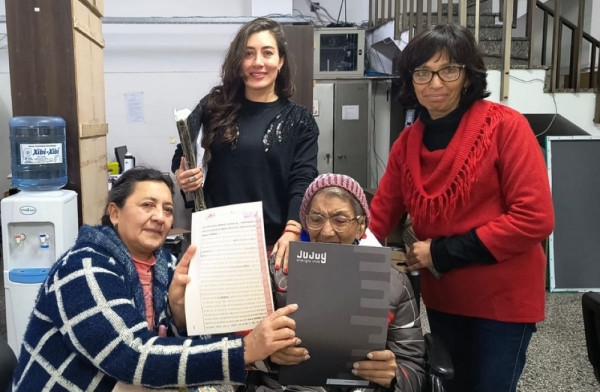 Ordenamiento Territorial entreg&oacute; escrituras sobre lotes