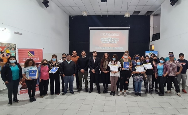 Emprendedores de El Carmen recibieron cr&eacute;ditos Microsol por $990 000