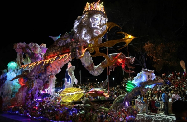 FNE.Iniciaron los Desfiles de Carrozas