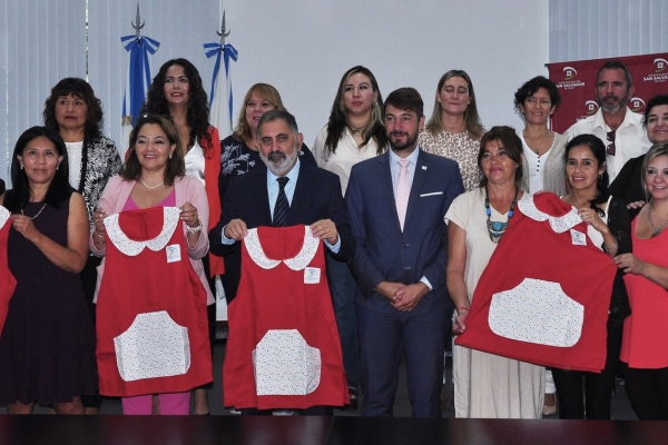 CDI municipales recibieron kit de delantales para el ciclo lectivo 2023