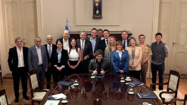 Milei flexibiliz&oacute; las restricciones y ya no habr&aacute; destinos prohibidos para que los ministros viajen por vacaciones