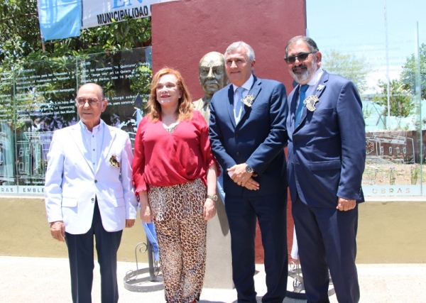 DESCUBRIERON BUSTO DEL DR. HORACIO GUZM&Aacute;N RINDIENDO UN JUSTO HOMENAJE AL GRAN ESTADISTA JUJE&Ntilde;O