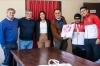 Concejo.Entrega de indumentaria a deportista paral&iacute;mpico