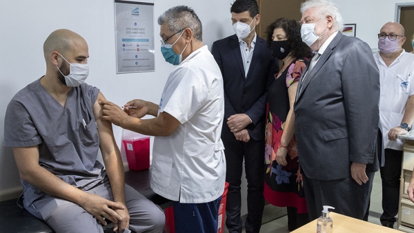 Arranc&oacute; segunda etapa de la vacunaci&oacute;n y el pa&iacute;s "se asegur&oacute; 51 millones de dosis"
