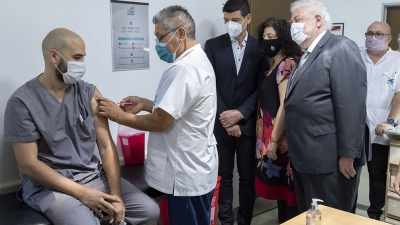 Arranc&oacute; segunda etapa de la vacunaci&oacute;n y el pa&iacute;s "se asegur&oacute; 51 millones de dosis"