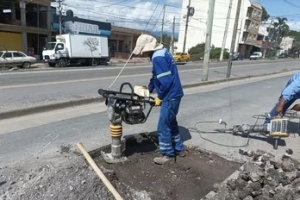 Agua Potable de Jujuy repar&oacute; calzadas en barrio Chijra tras emergencias h&iacute;dricas